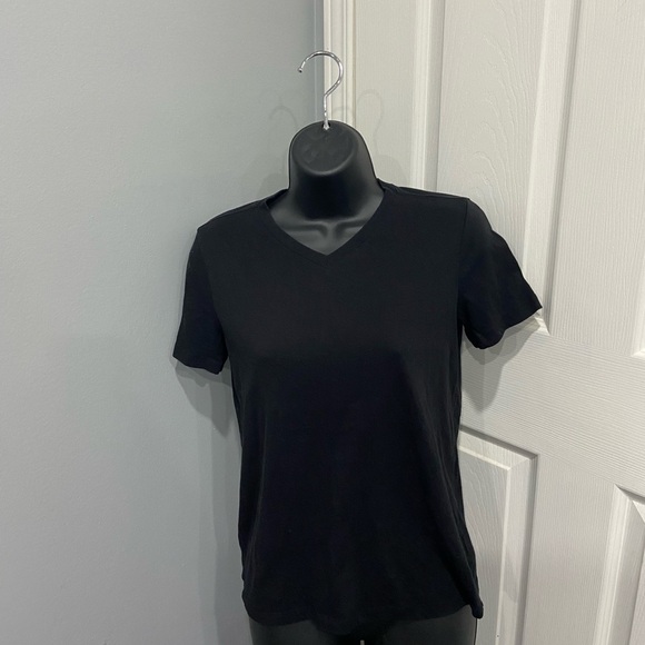 black tee shirt GUC - Picture 2 of 3